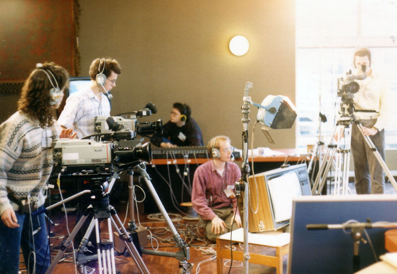 File:1988-01-73-Breaker-studio-crew.jpg